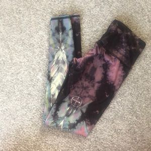 TEEKI Yoga Pants - EAGLE FEATHER PINK - print